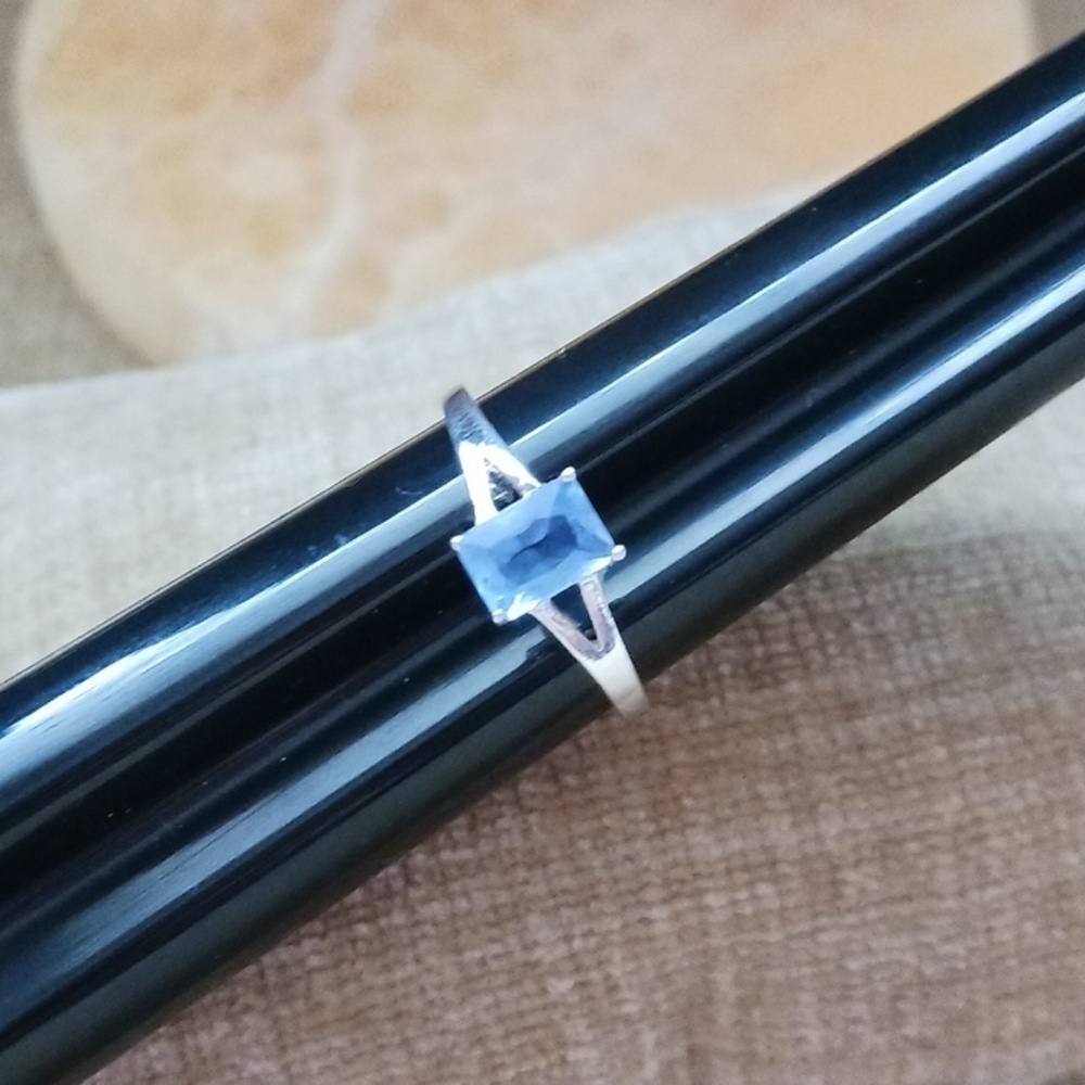 Silver Four Prong Synthetic Crystal Stonw Ring